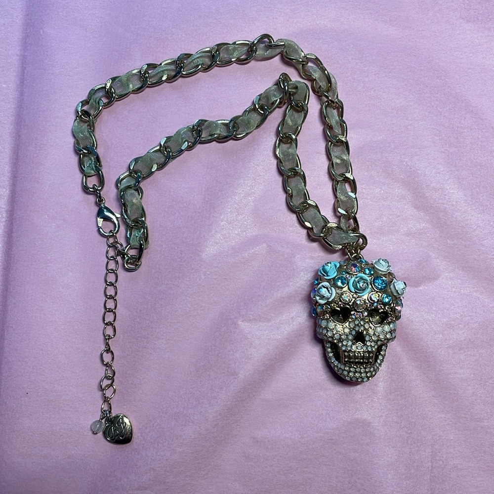 Betsey Johnson skull necklace